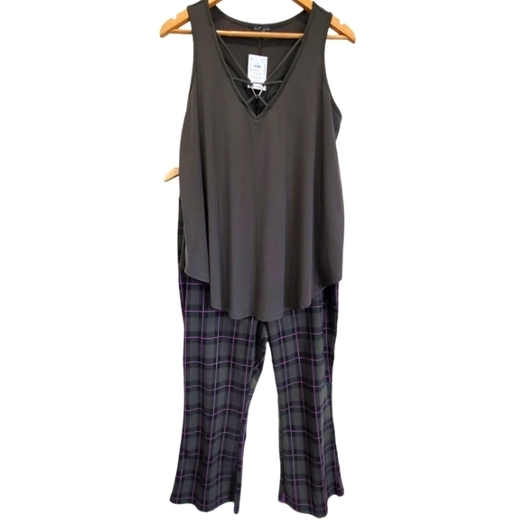 NWT Sleeveless V Neck Razor Top with Plaid Capri Pants Coordinated Set - Picture 1 of 9